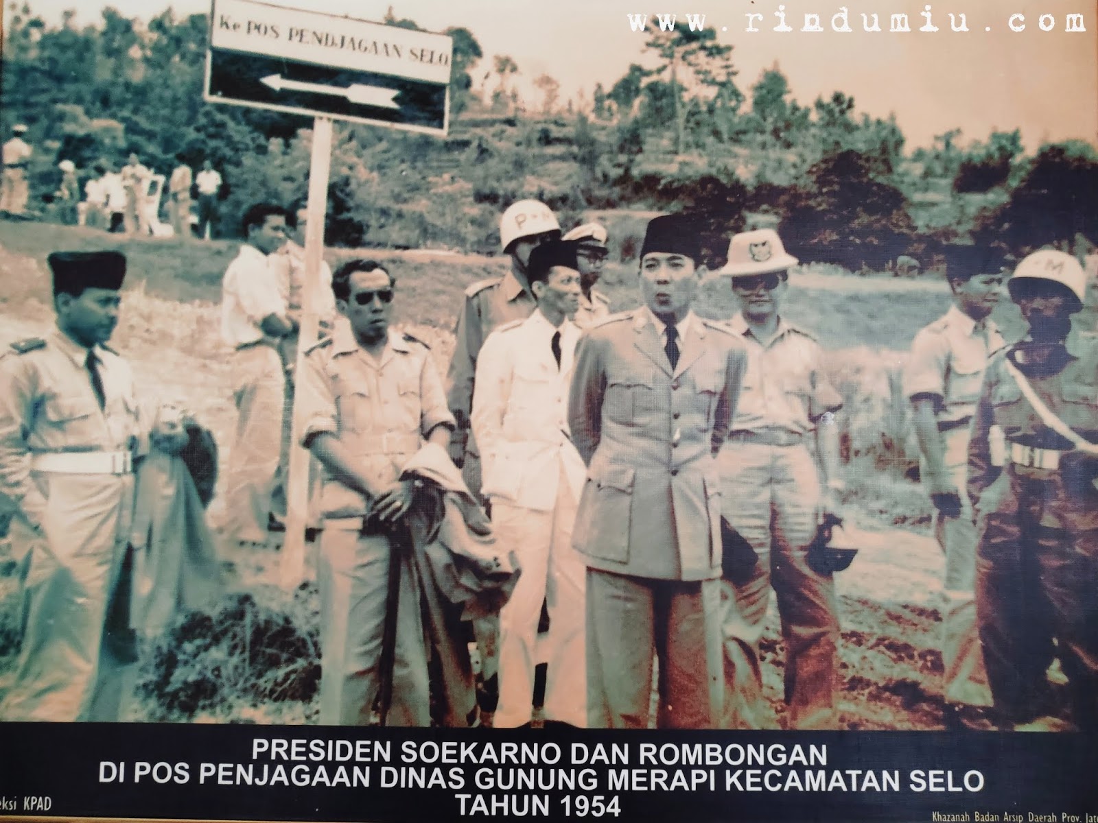 An old photo of the first president of Indonesia, Mr. Soekarno, visited Boyolali in 1954.