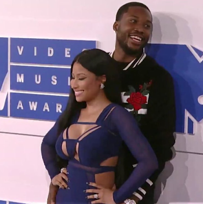 1a1a Nicki Minaj shows off her jaw dropping curves in a purple gown on the red carpet at the VMAs