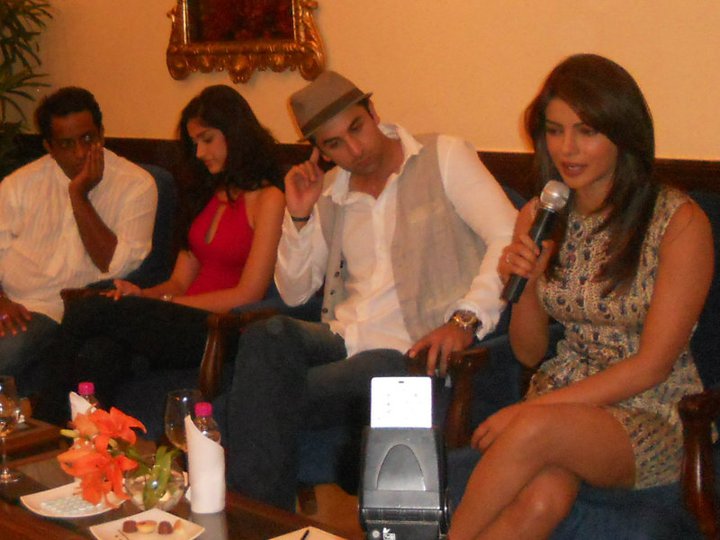 BOLLYWOOD CELEBUZZ: Ranbir, Priyanka and Ileana Promote Barfee in Kolkata