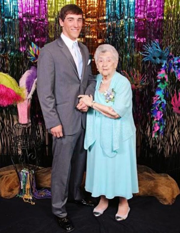 Effiong Eton 89 Year Old Grandma Attends Prom For First Time With Her Grandson 
