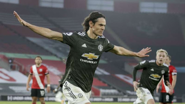 cAVANI CELEBRATES mAN UNITED GOAL