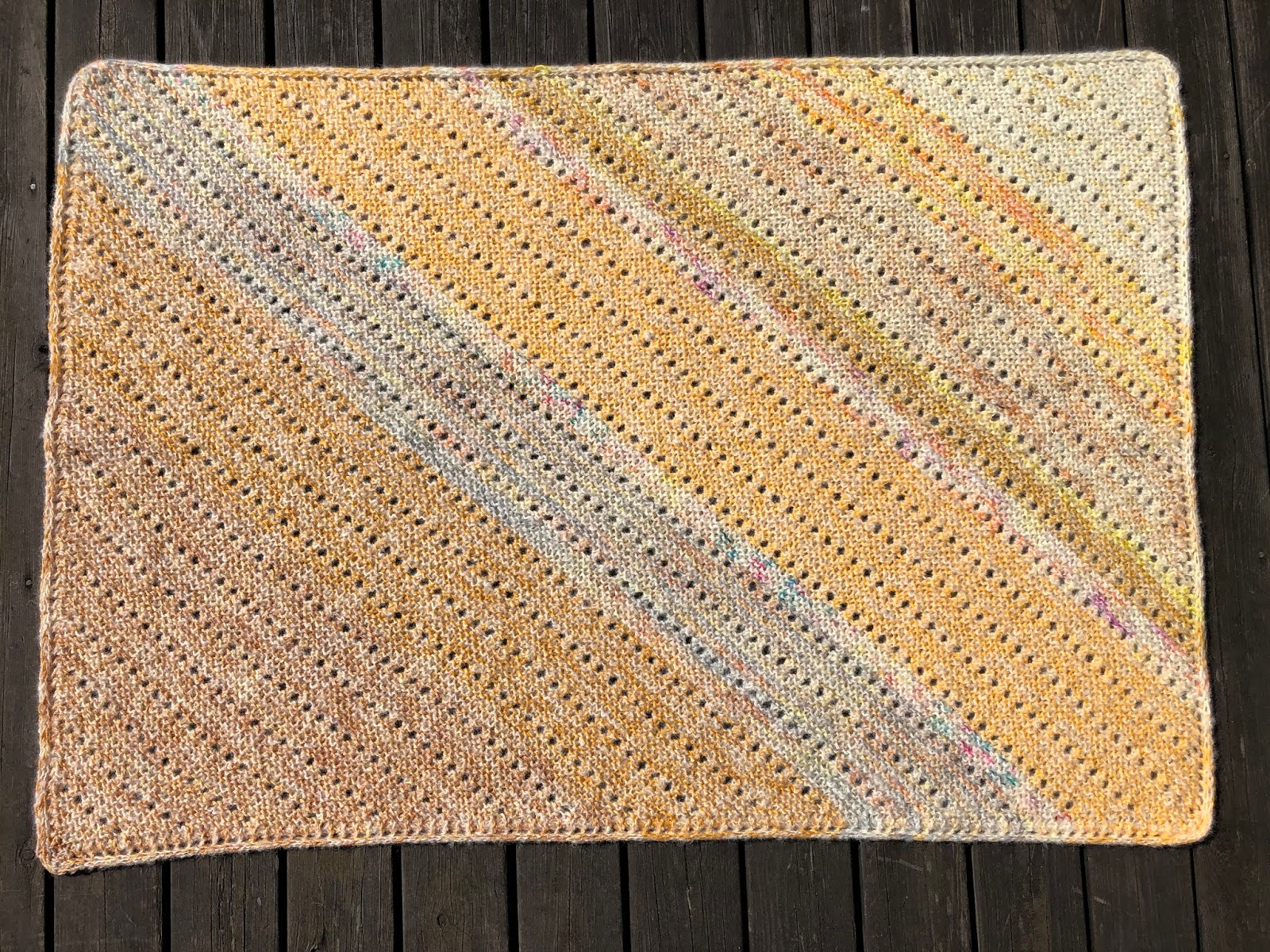 L syr och skapar Habitation throw