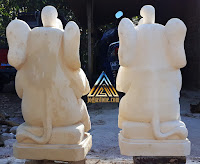 Patung gajah dibuat dari bongkahan batu alam paras jogja/Batu putih