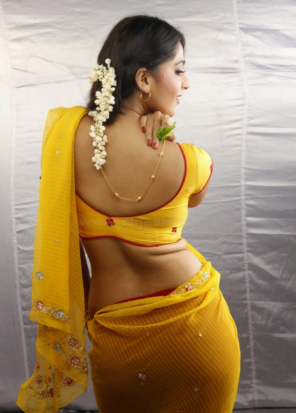 South Actress Anushka Shetty Hot Photos and Wallpapers Collection.