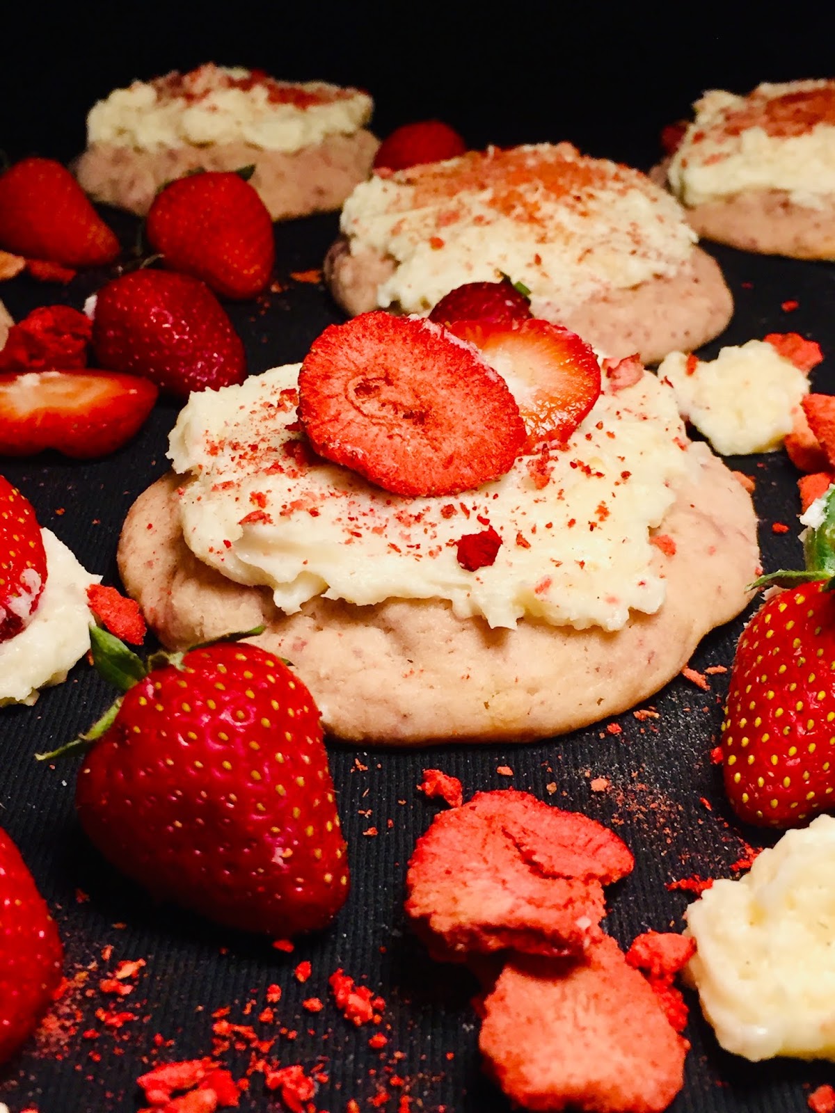 Strawberries and Cream Cookies