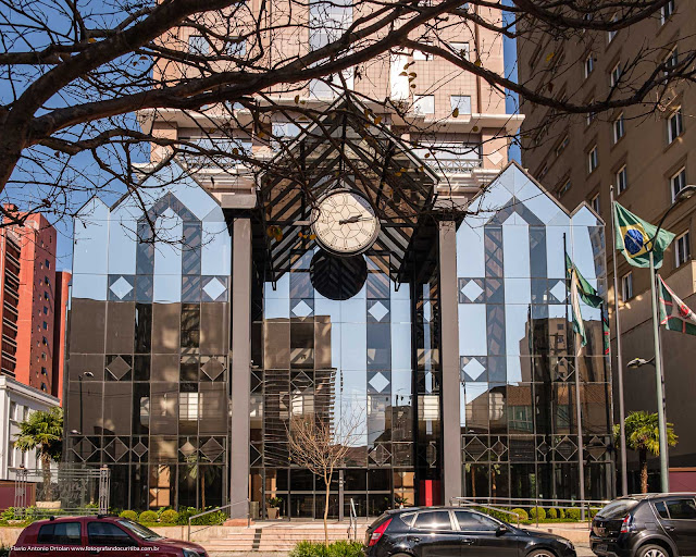 Edifício Curitiba Trade Center - detalhe da entrada