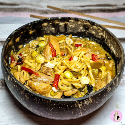 Thai Green Curry Noodle Bowl Recipe | Lower Calorie