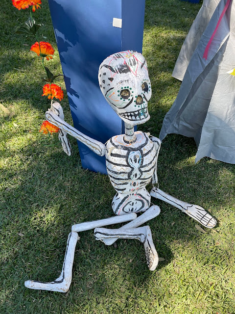 Day of the dead cookies, day of the dead altar, day of the dead bread, pan de muerto, ofrendas de pan de muerto, day of the dead decorated cookies ideas