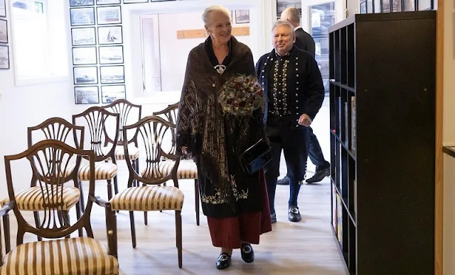 Queen visited the spinning mill Snældan, which is the only spinning mill in the Faroe Islands