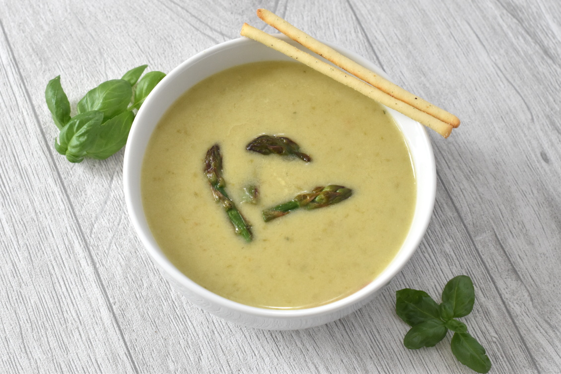 Spargelzeit - Rezept für cremige Spargelsuppe - schnell und einfach gemacht