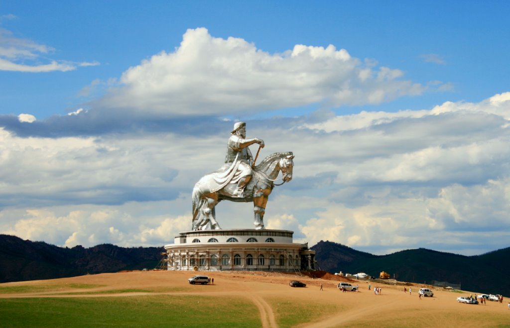Статуя чингисхана в монголии Статуя чингисхана в монголии