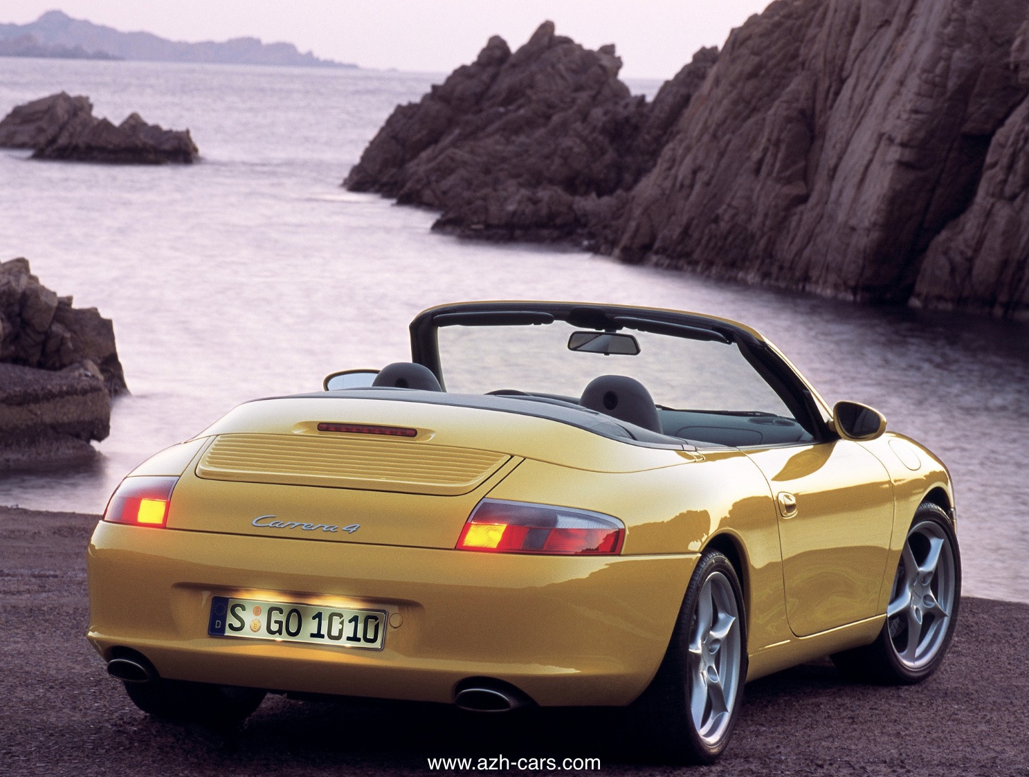 Porsche 911 Carrera Cabriolet коричневый
