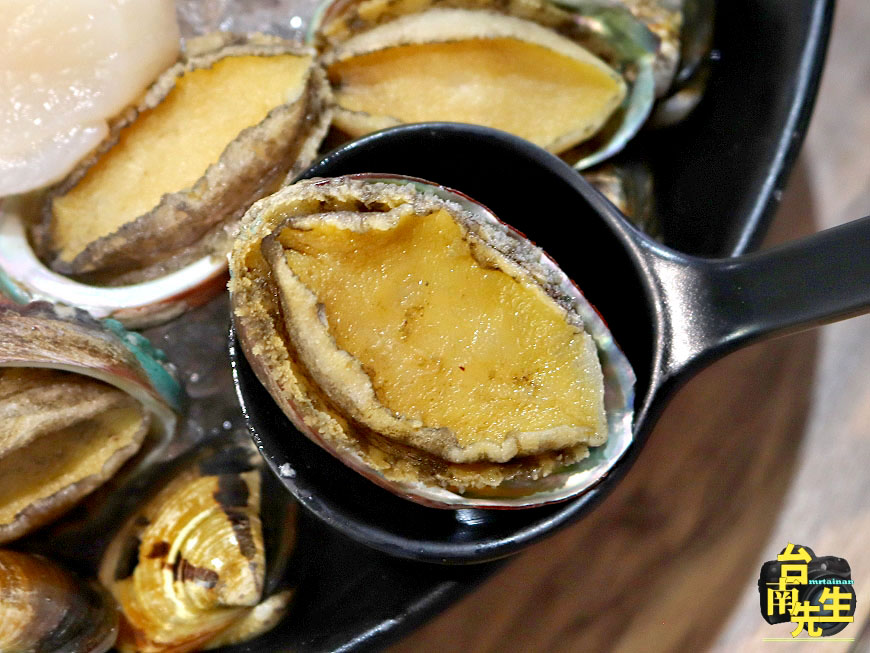 台南麻辣鍋/傳承正宗川味麻辣/手工炒製熬煮麻辣醬/天然食材熬湯無化學添加/原肉現切不用重組肉/超豐盛龍蝦海鮮拼盤-「就愛這鍋 麻辣鍋&和爺麻辣」