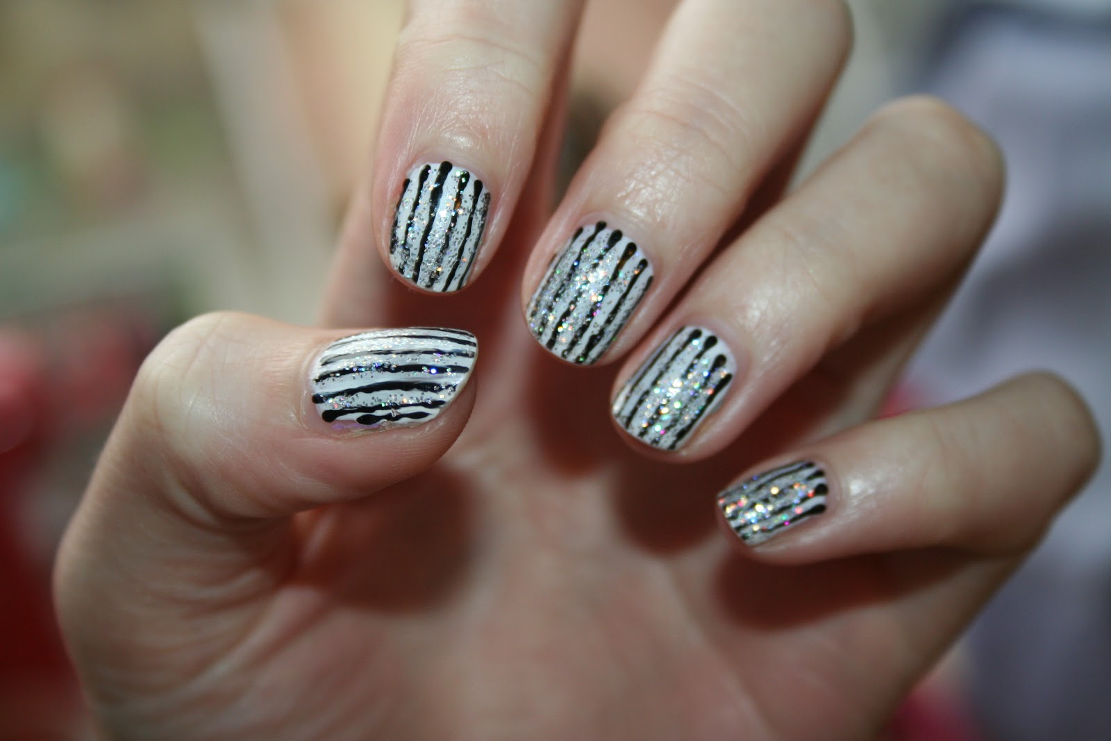 HanDee Nail Tips Black & white stripes...