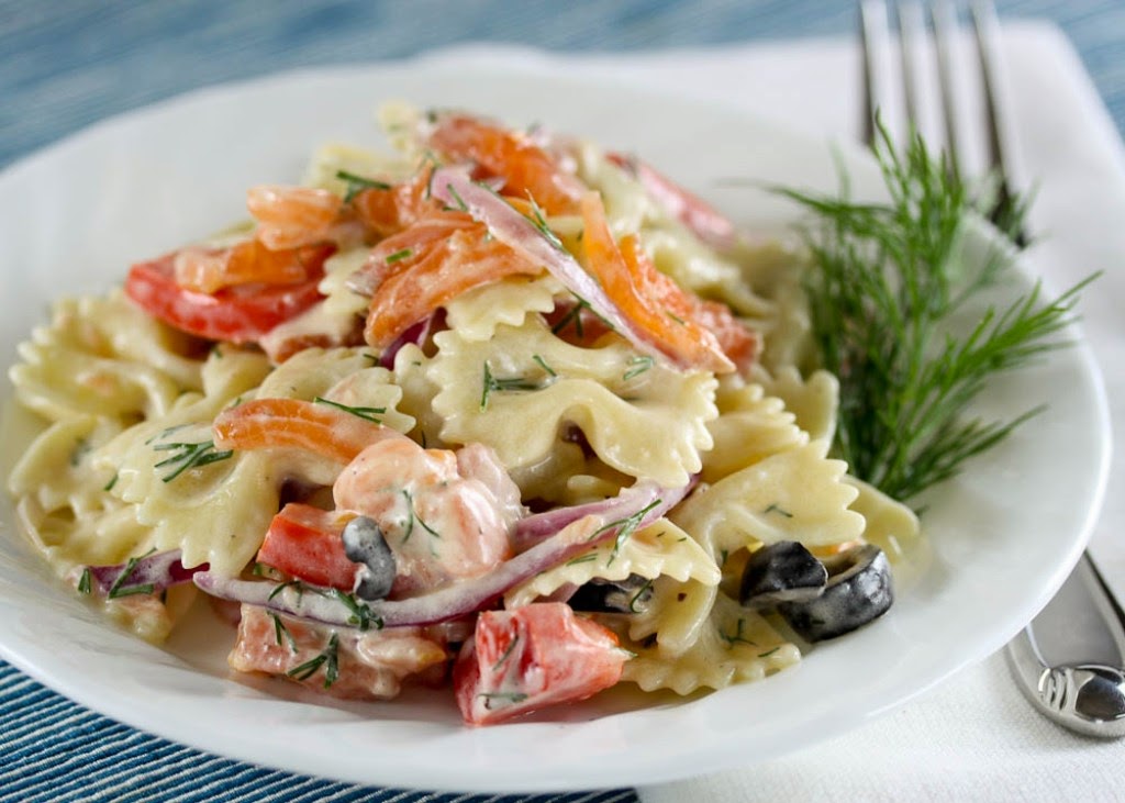 farfalle al salmone con peperoni e olive nere (clicca e condividi)