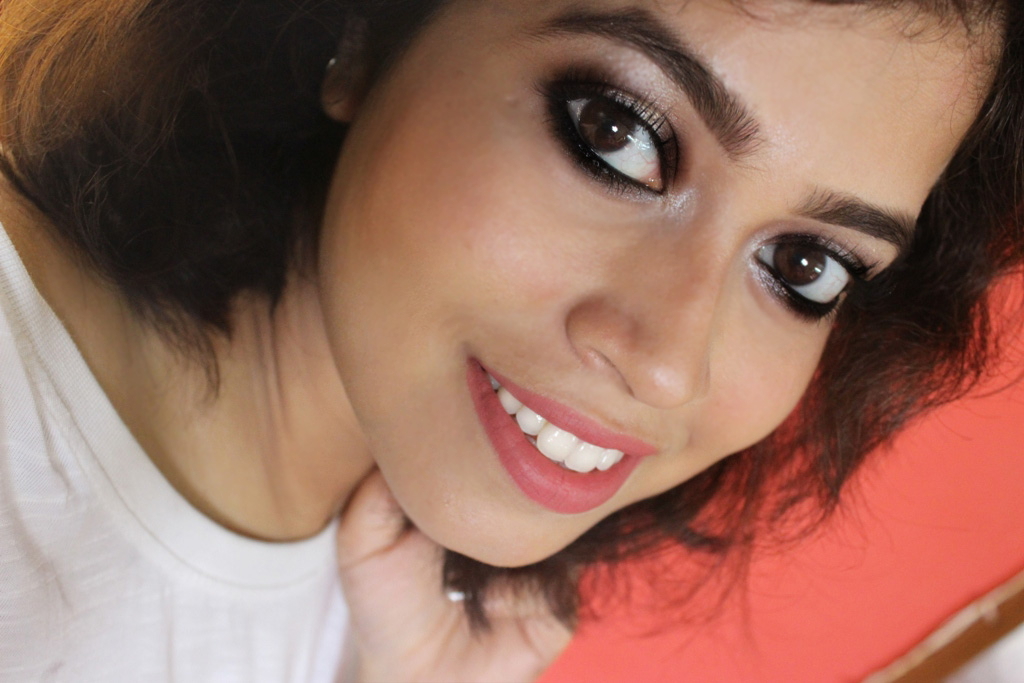 Simple Halo Eye Makeup Tutorial with Step by Step Pictures Deck and Dine