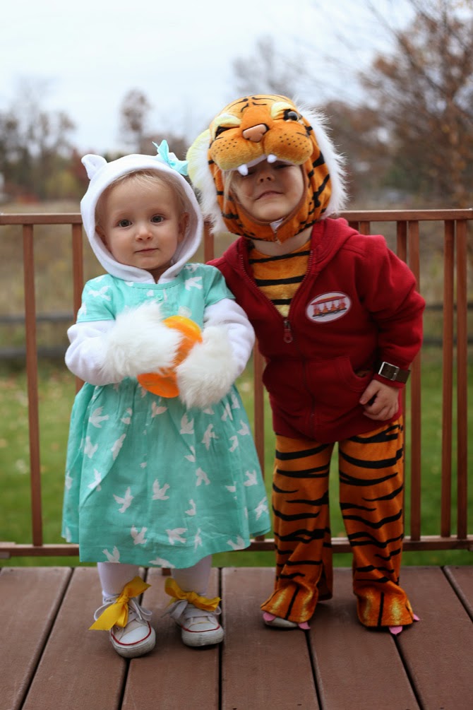 Bowdenisms: Costume Week: A beautiful day in the neighborhood