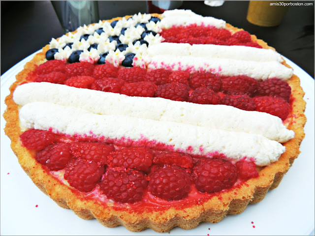 Tarta Bandera Americana con Frutas, Nata y Crema