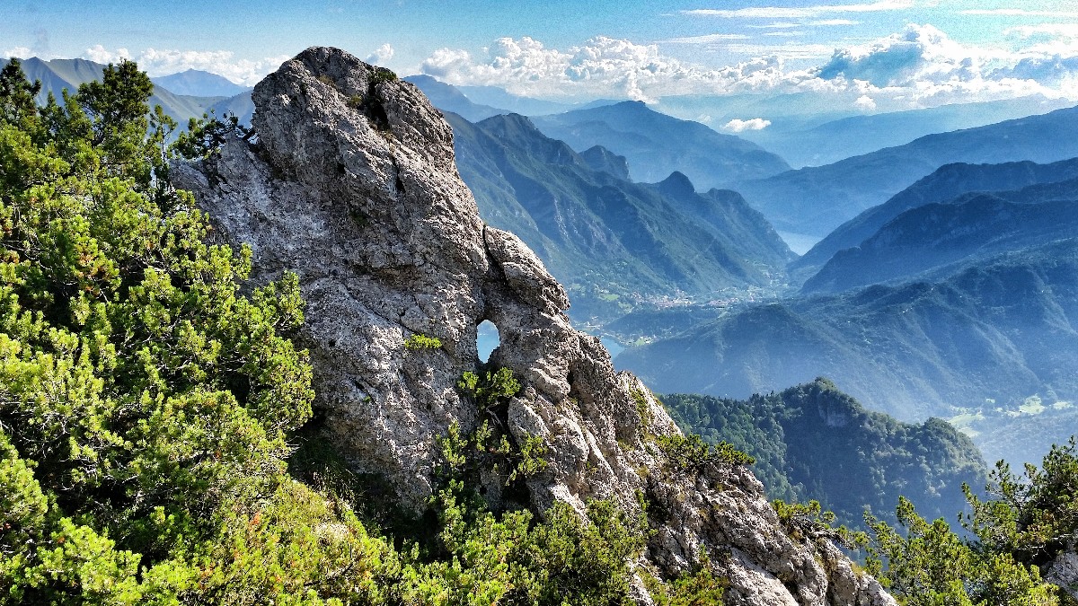 Escursione al Monte Corno lungo la via ferrata Mora Pellegrini da Passo Tremalzo