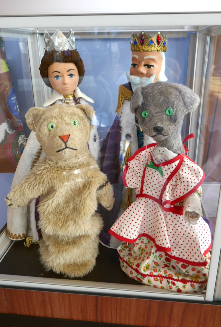 Hollywood Movie Costumes and Props Tom Hanks Mister Rogers costume and