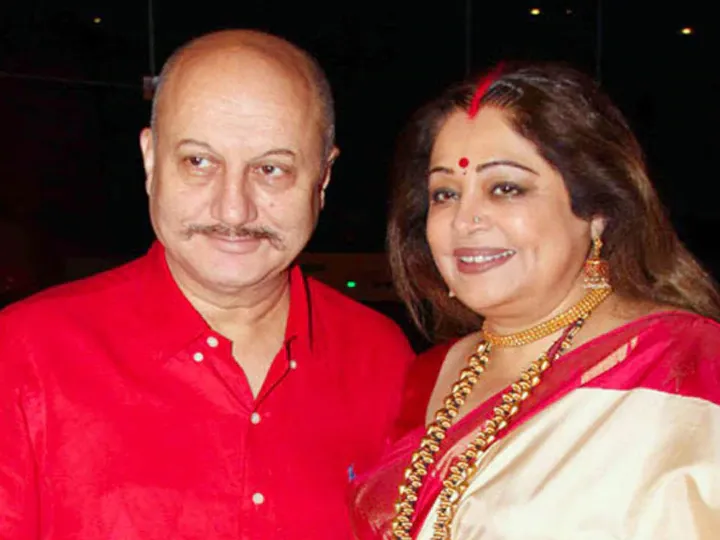 kirran kher and anupam kher pic