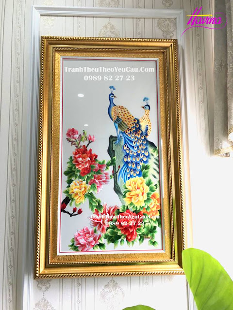 Tác phẩm tranh thêu chim công và hoa mẫu đơn nằm trong top những bức tranh thêu được yêu thích nhất năm tại tphcm