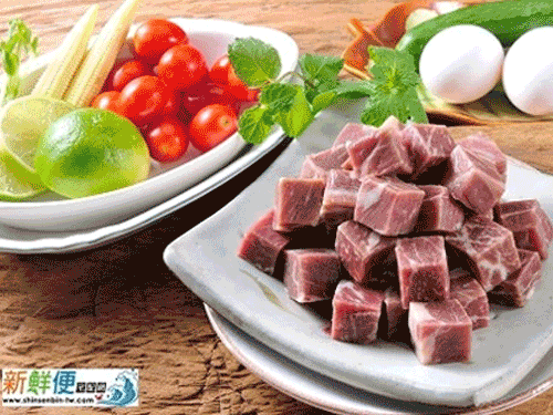 金牌和牛燒肉組:澳州和牛骰子肉、和牛五花燒烤肉片。