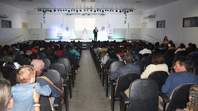 Centenas de casais participam de reunião para o casamento coletivo em Jacobina