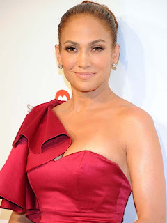 Jennifer Lopez suffers wardrobe malfunction