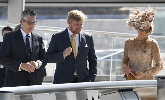 Queen Maxima wore a brown dress from Natan Edouard Vermeulen, and a leaf style hat from Berry Rutjes. Chancellor of Germany Angela Merkel