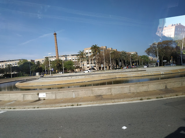 Une gigantesque fontaine au coeur du quartier olympique (elle était arrêtée le jour de notre visite)