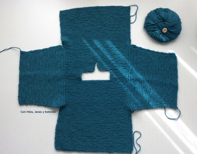 Con hilos, lanas y botones: Jersey con capucha para bebé (patrón gratis)