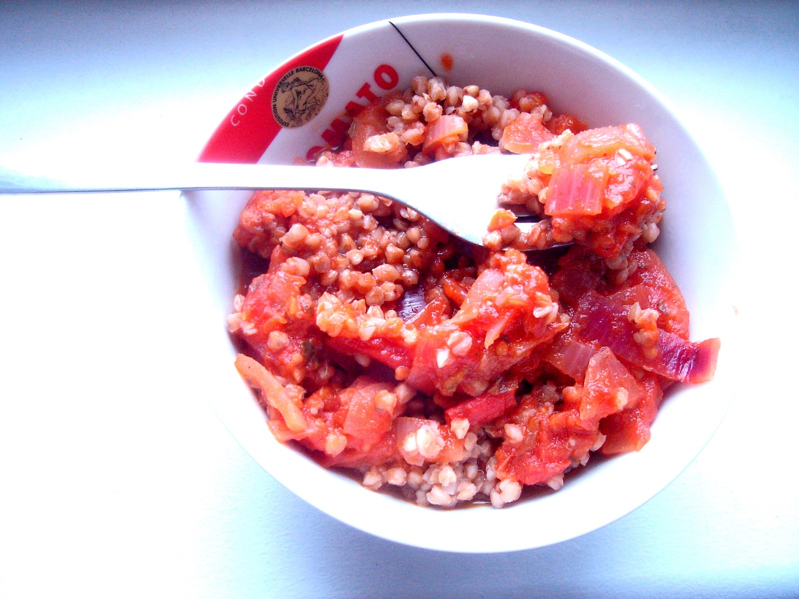 Gingerize the Lotus! Kasha, tofu fumé grillé et sauce tomate à l