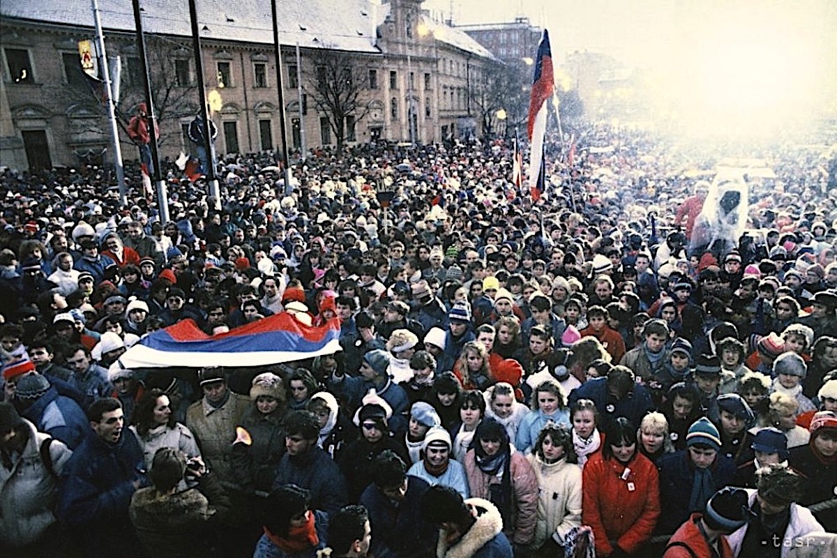 В европе будет революция. Бархатные революции 1989. Революция в Чехословакии 1989. Бархатная революция 1989 г в Чехословакии. Бархатная революция в Польше 1989.