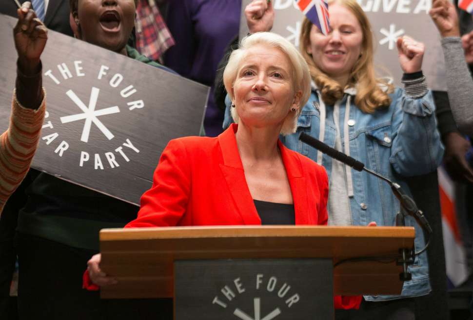 Vivienne dando su discurso Emma Thompson en Years and Years
