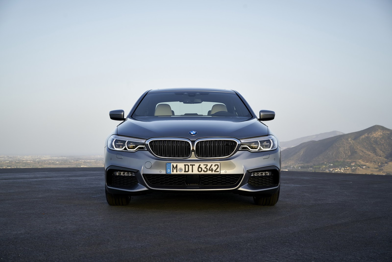 2017-BMW-5-Series-34.jpg