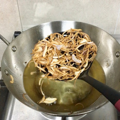 Frying sliced onions