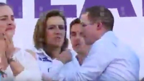 Tremendo agarrón entre Margarita Zavala y Ricardo Anaya en pleno mitin. #VIDEO