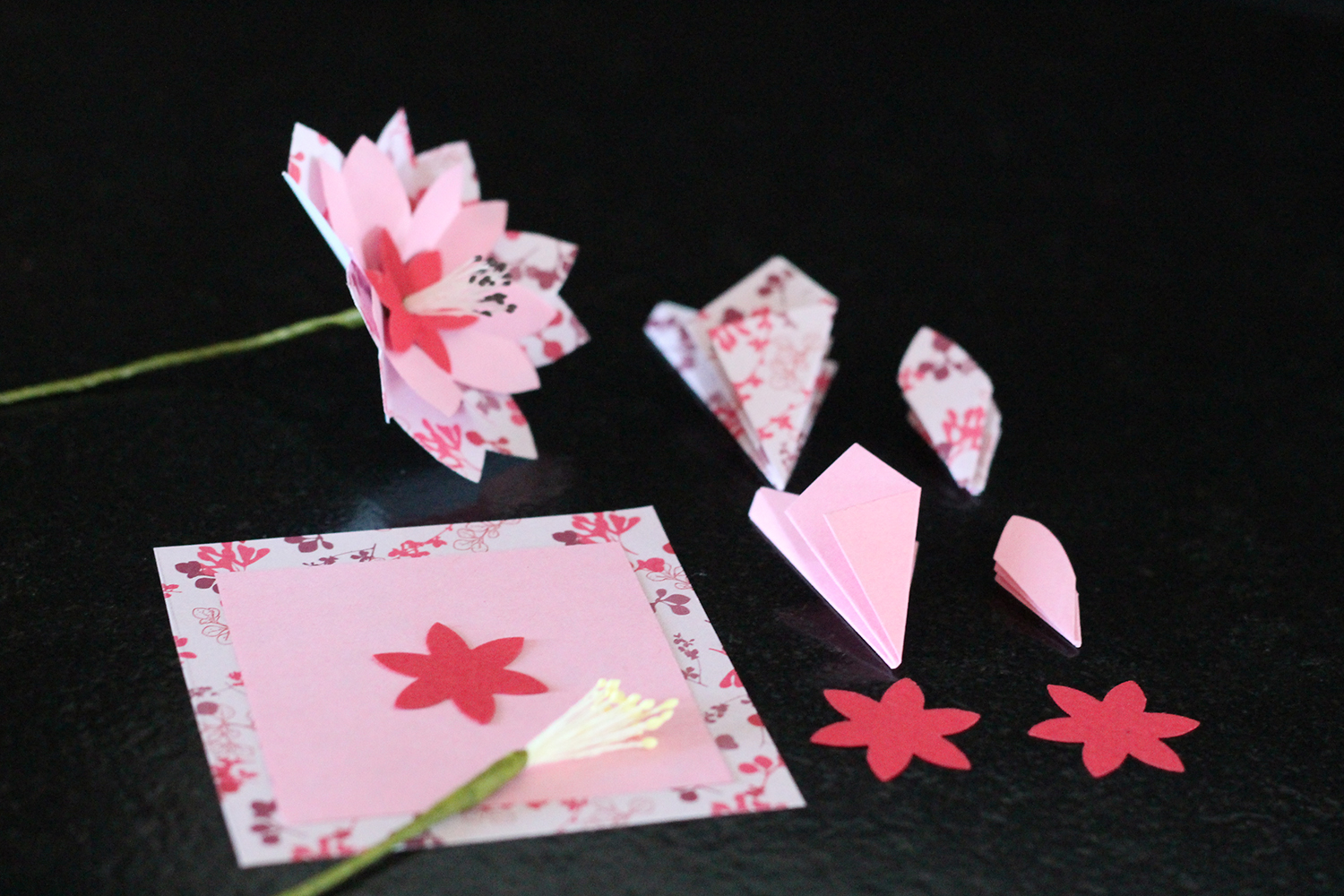 Origami facile : une fleur de cerisier : Femme Actuelle Le MAG
