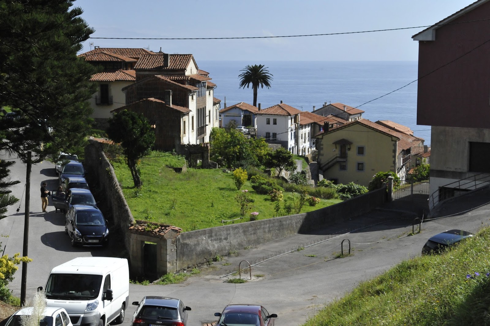 Cangas de Onís, MUJA, ¿Lastres? El mirlo de papel