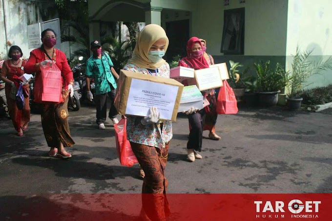 Srikandi Kodim Pati Bagikan Masker dan Nasi Kotak di Hari Kartini
