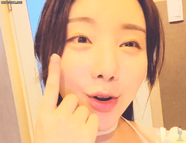 보컬 연습실에 꽃이 있지연  케이