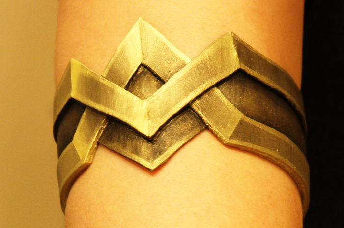 Dragon Born The Phoenix Rises Wonder Woman Armband Dragon Born The Phoenix Rises Wonder Woman Armband