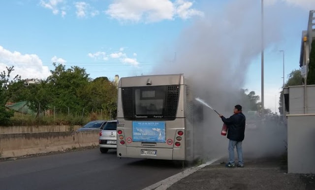 Roma, principio di incendio su un autobus Roma Tpl