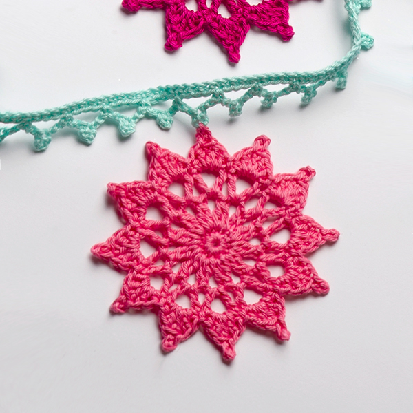 Corazones de color rosa y rayas en rojo de tela de algodón por ella Azul-FQ