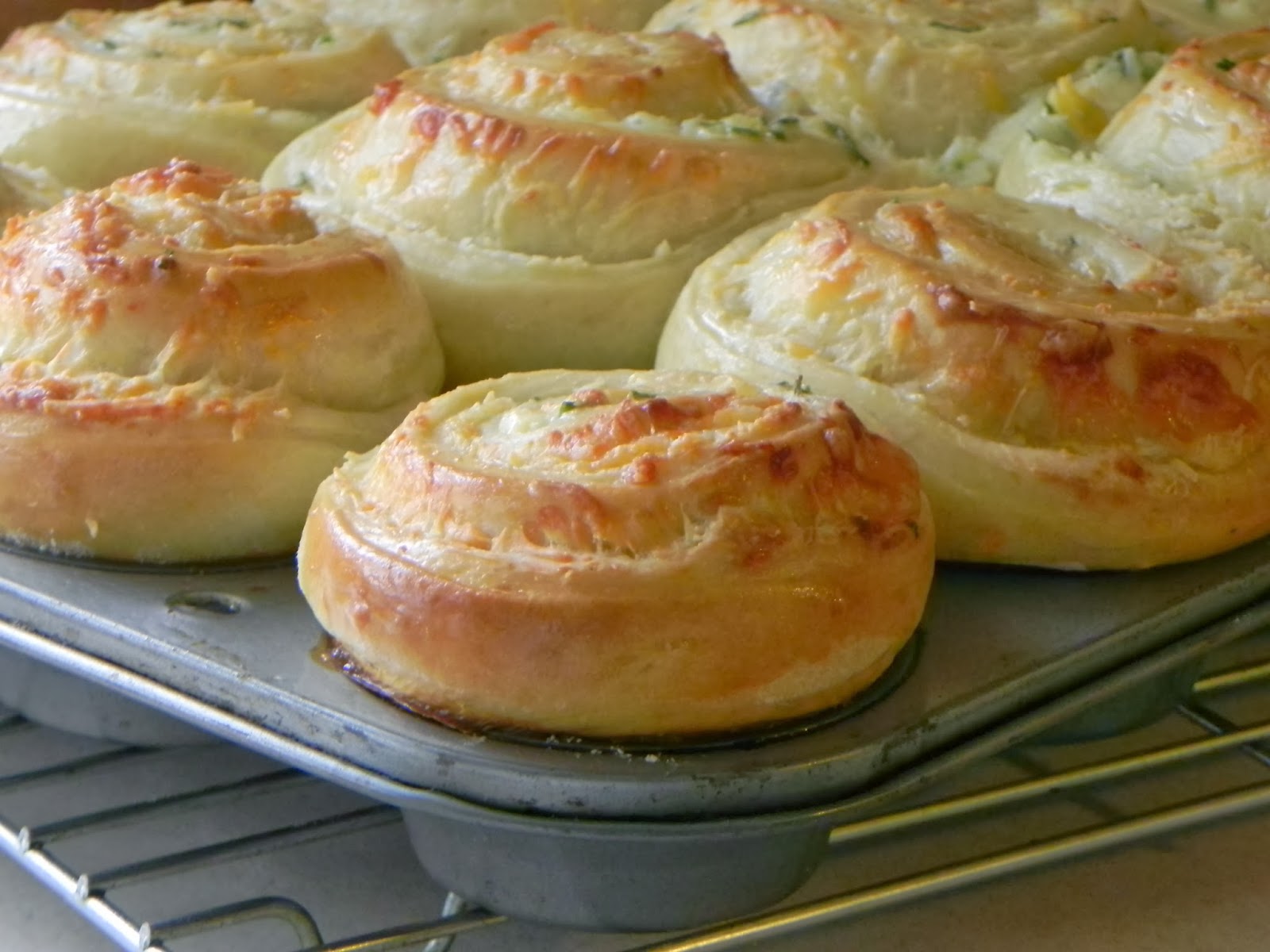 beyond foods CREAM CHEESE ONION BUNS