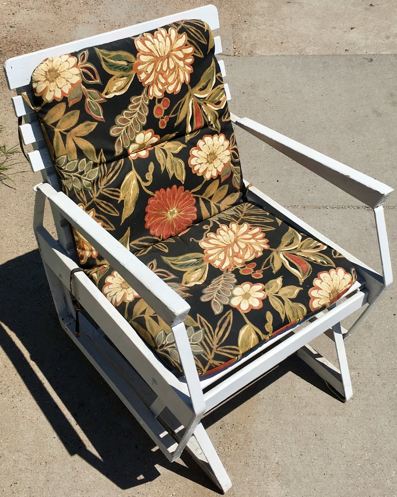 Uhuru Furniture & Collectibles: Outdoor Platform Rocker with Floral ...