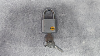 The padlock comes with 2 keys