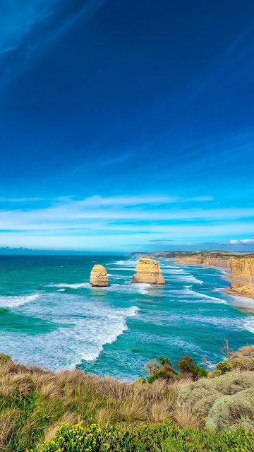 Wallpaper with beautiful view of the ocean from the rock