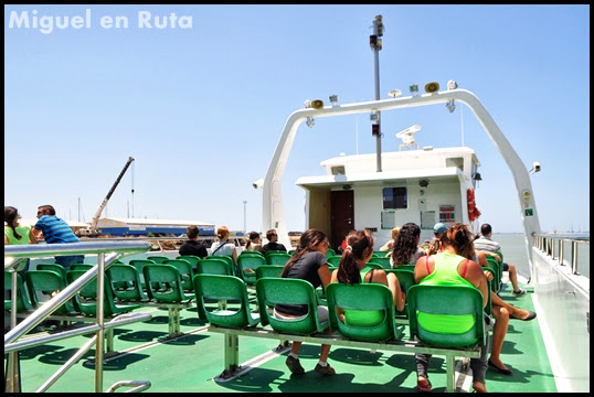 Ferry-Catamarán-Puerto-Santa-María